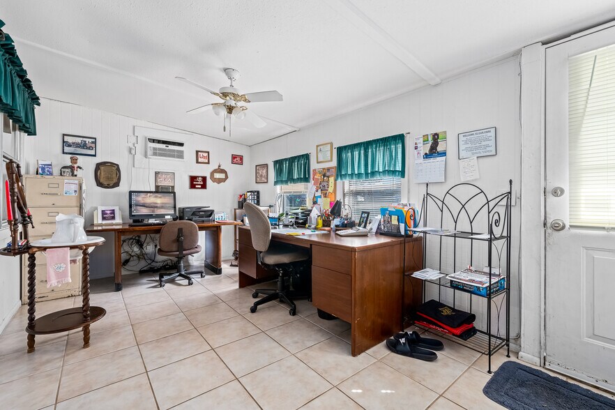 More Photos Of 3966 FM 1781, Rockport Specialty For Sale