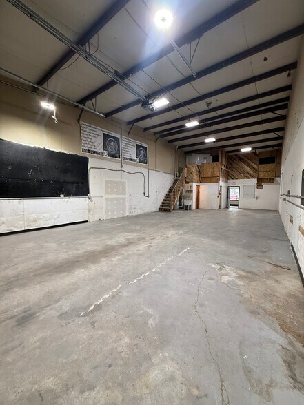 More Photos Of 337-339 S 26th St, Billings Flex For Lease