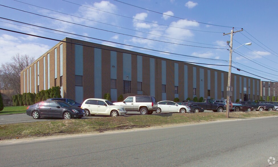More Photos Of 40 Messina Dr, Braintree Warehouse For Lease