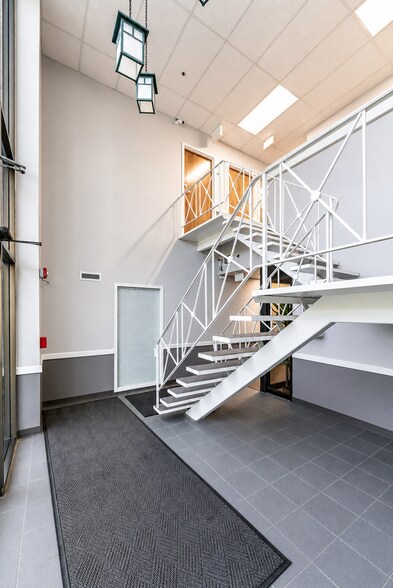 More Photos Of 9930 Derby Ln, Westchester Office For Sale