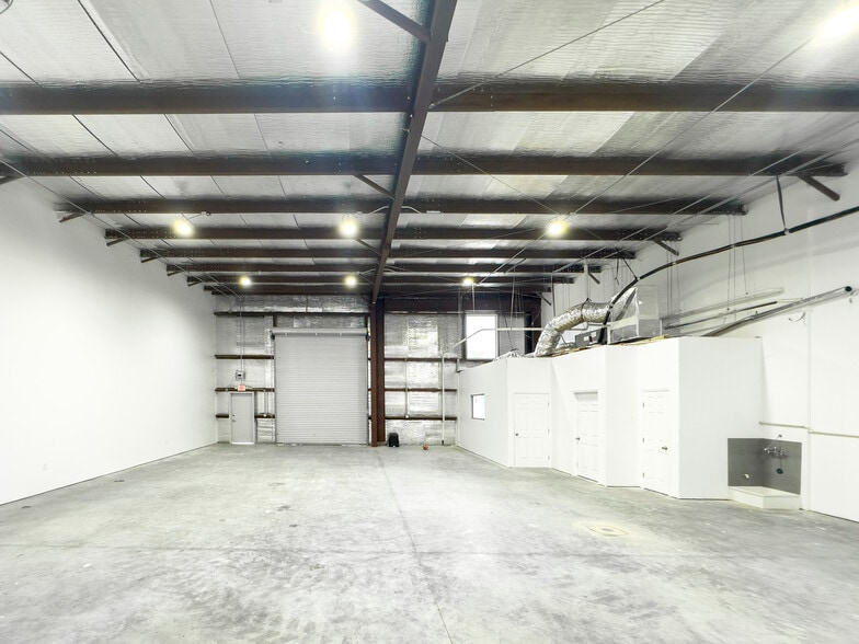 More Photos Of 9013 Pagewood Ln, Houston Warehouse For Sale