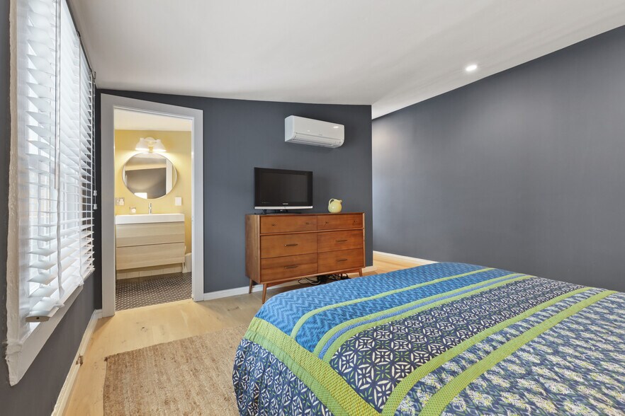 More Photos Of 1019 Cathedral St, Baltimore Office Residential For Sale