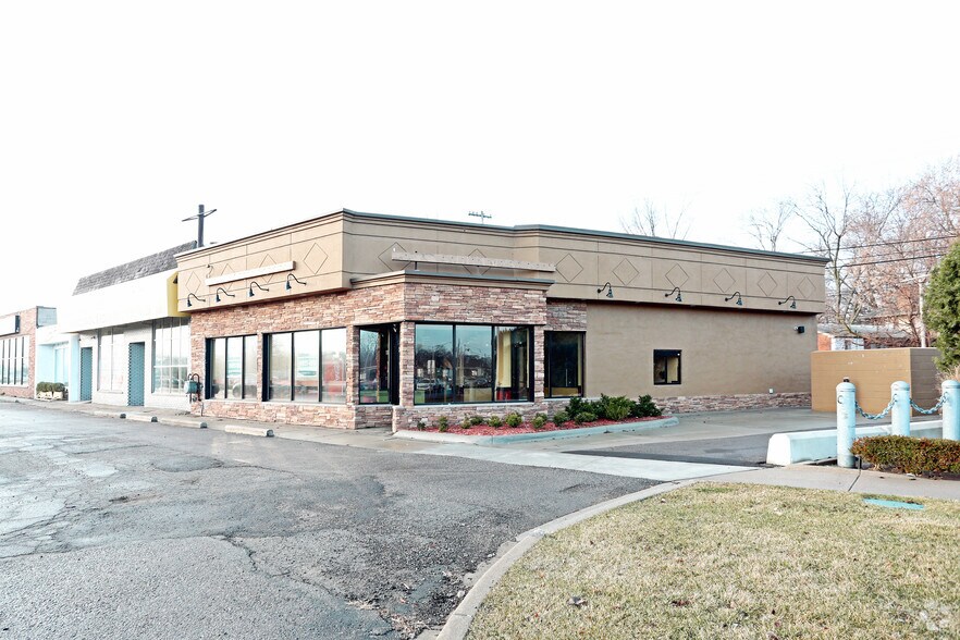 More Photos Of 32867 Woodward Ave, Royal Oak Storefront For Lease