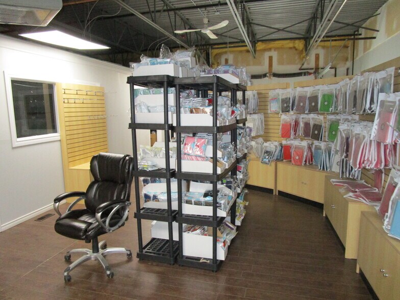 More Photos Of 11211 180 St NW, Edmonton Flex For Sale