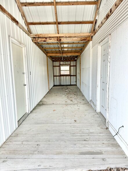 More Photos Of 104 N Orange St, Butler Freestanding For Lease