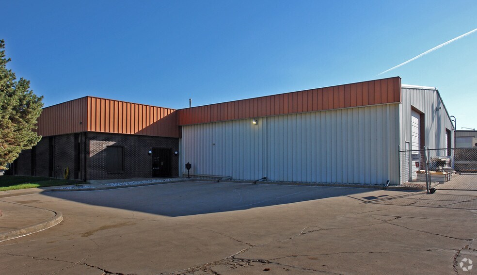 More Photos Of 508 Olathe St, Aurora Warehouse For Lease