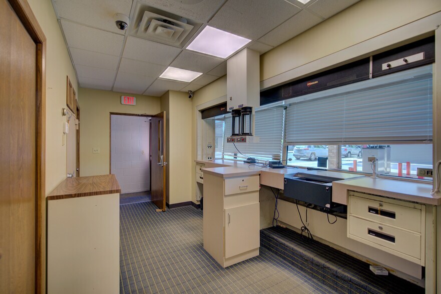 More Photos Of 319 E Broadway St, Mount Pleasant Bank For Sale