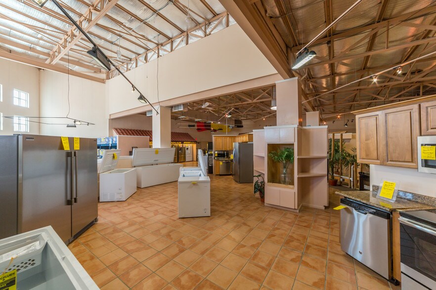 More Photos Of 13340 Leopard St, Corpus Christi Storefront For Sale