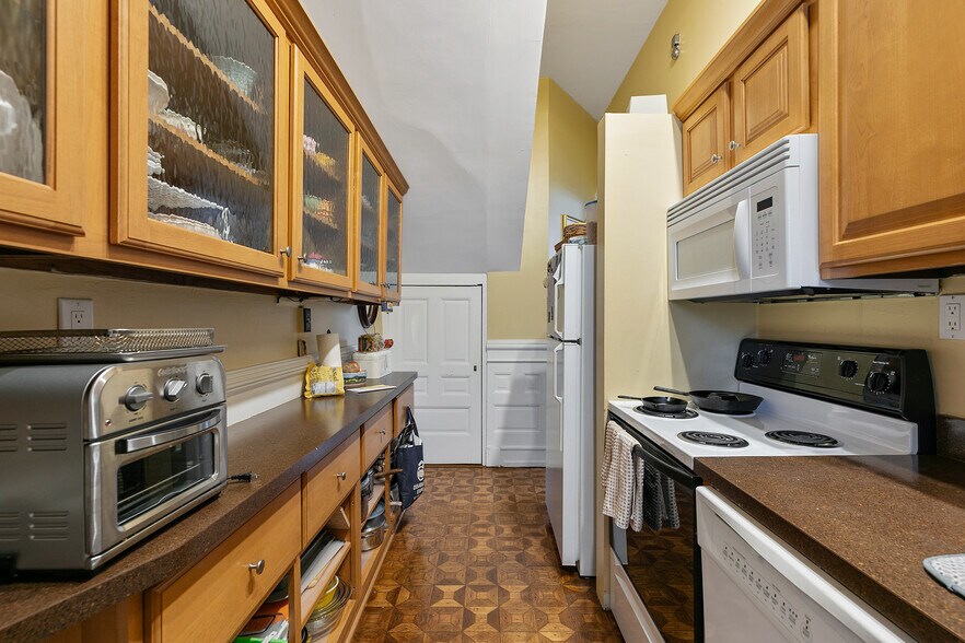 More Photos Of 2200 E Grace St, Richmond Apartments For Sale