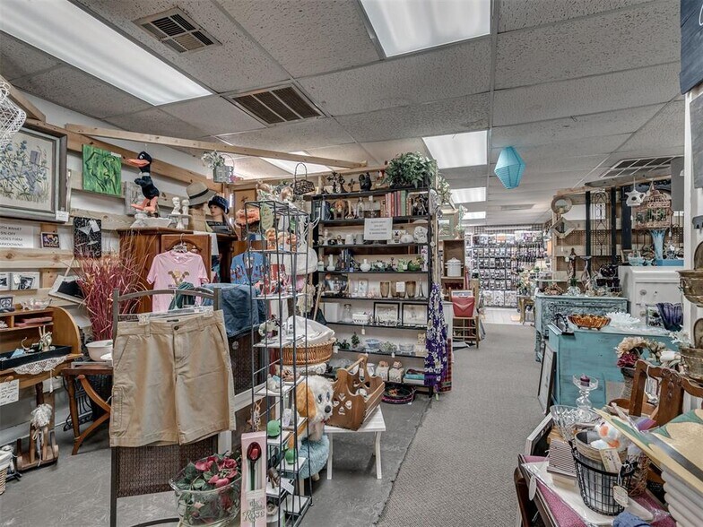 More Photos Of 6726 NW 38th St, Bethany Office For Sale