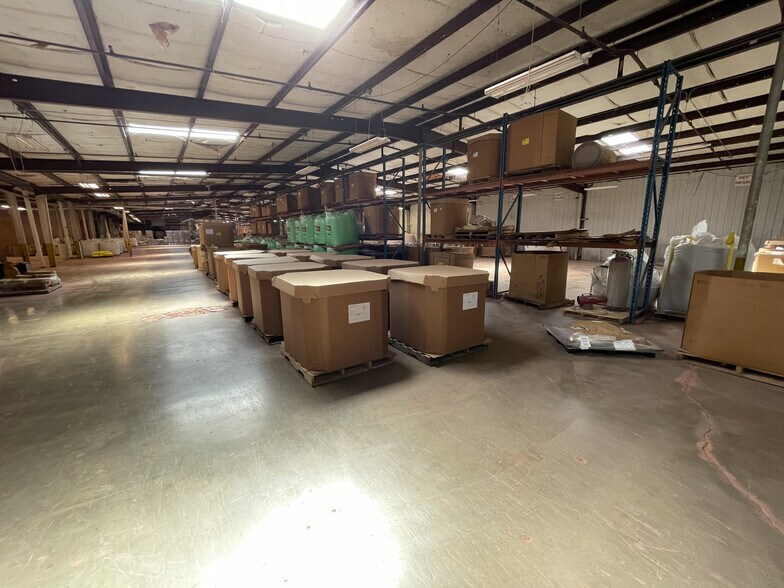 More Photos Of 1129 S Chattanooga St, LaFayette Warehouse For Sale