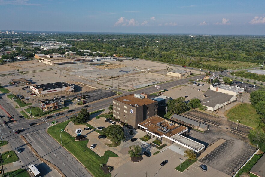 More Photos Of 3706 SW Topeka Blvd, Topeka Office For Lease