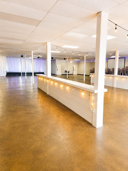 More Photos Of 615 N Main St, Troutman Restaurant For Lease
