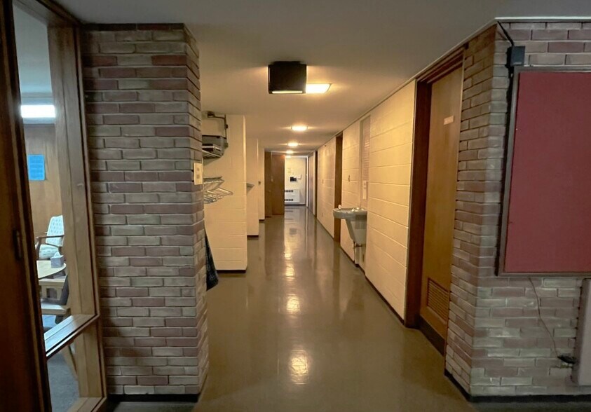More Photos Of 1717 Highwood Ave, Pekin Office Residential For Sale