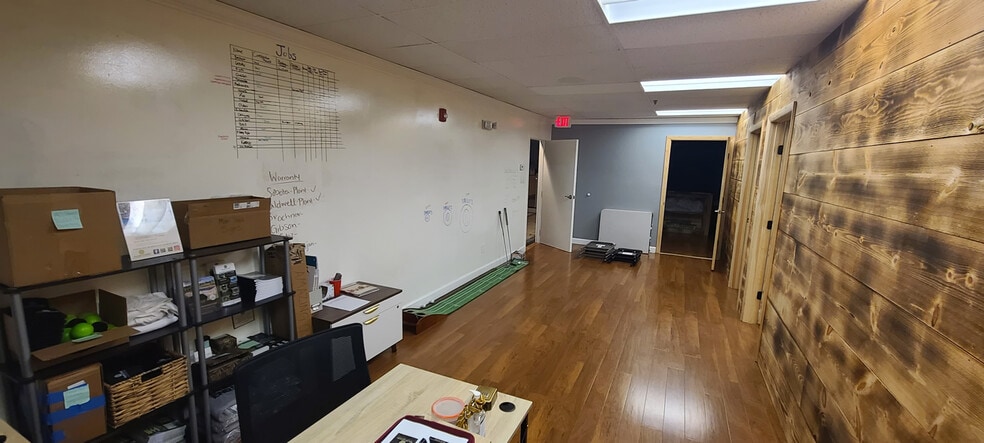 More Photos Of 310 N 21st St, Purcellville Manufacturing For Lease