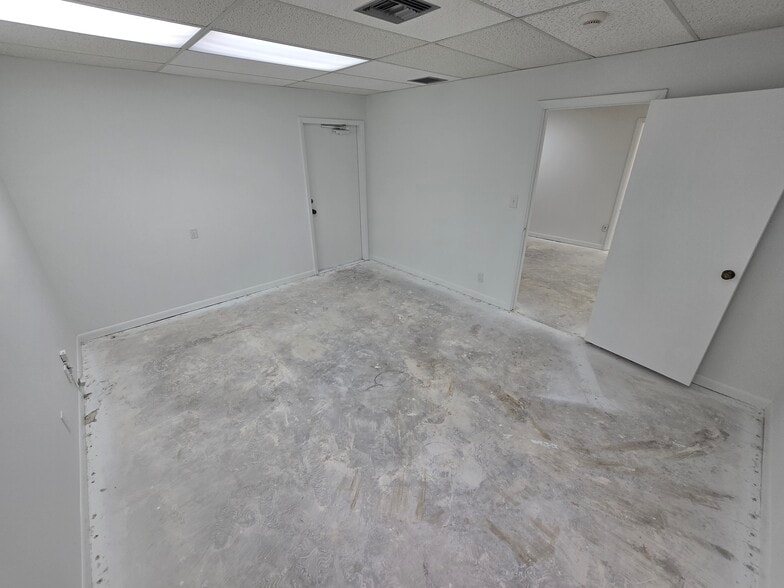 More Photos Of 7800 W Oakland Park Blvd, Sunrise Medical For Lease