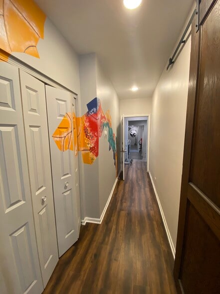 More Photos Of 72-76 N Broadway St, Des Plaines Light Distribution For Sale