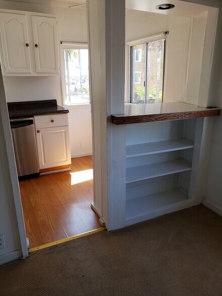 More Photos Of 701 E Balboa Blvd, Newport Beach Storefront Retail Residential For Lease