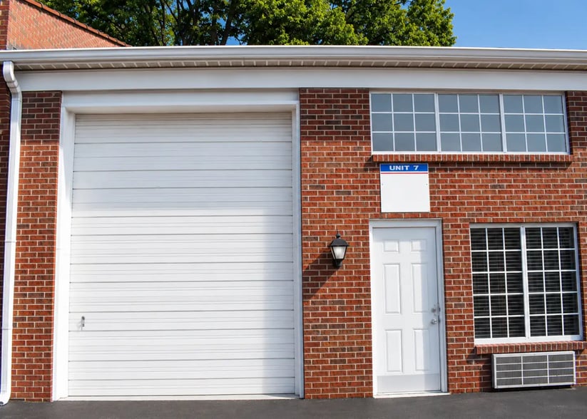 Primary Photo Of 206 Old Harrods Creek Rd, Louisville Flex For Lease