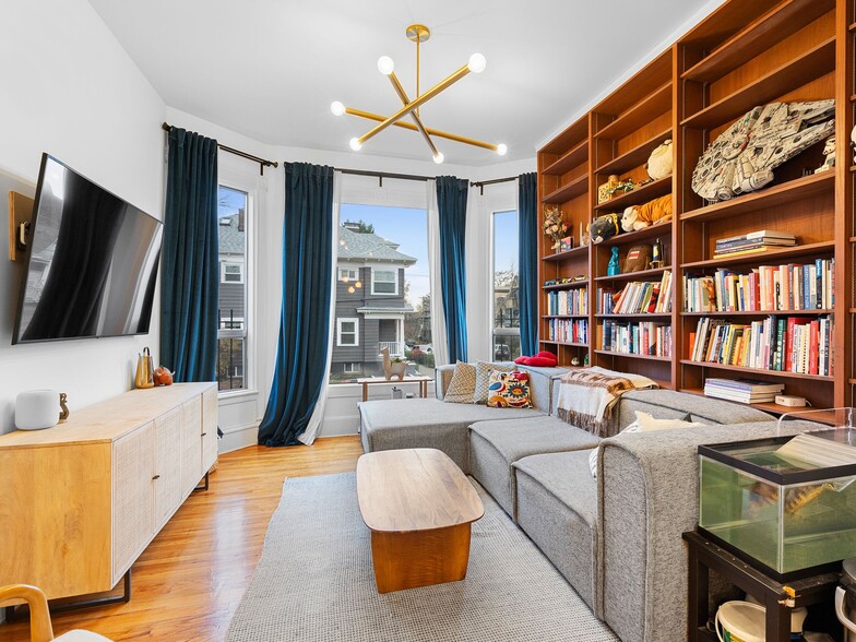 More Photos Of 1305 SE Belmont St, Portland Office For Sale