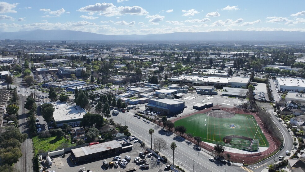 More Photos Of 2071 Ringwood Ave, San Jose Distribution For Lease