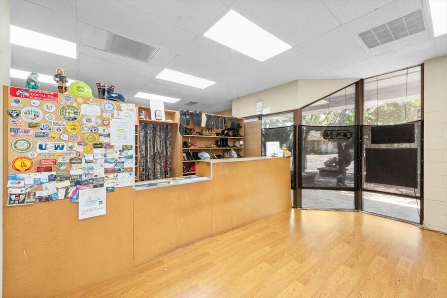 More Photos Of 945 Empire St, Fairfield Freestanding For Sale