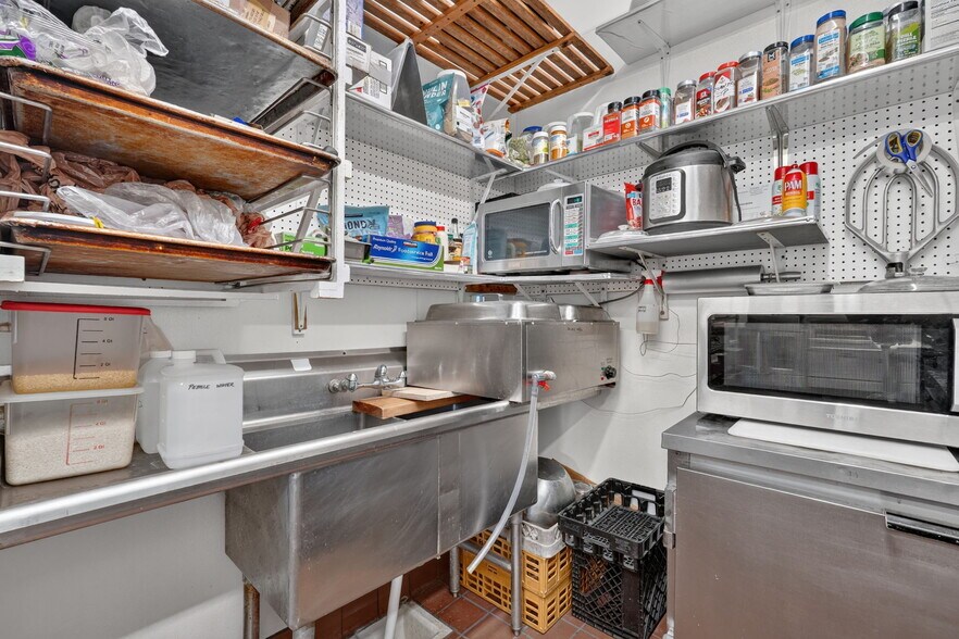 More Photos Of 615 S 1st Ave, Pocatello Restaurant For Sale