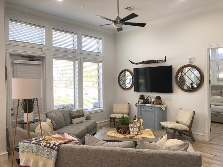 More Photos Of 11351 Hilltop Rd, Argyle Apartments For Sale