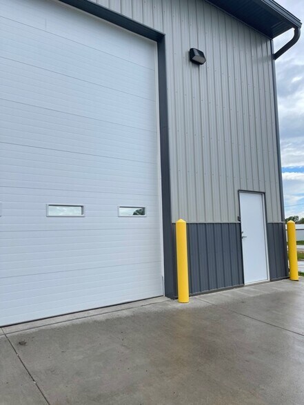 More Photos Of 405-415 Guernsey Ln, Red Wing Warehouse For Sale