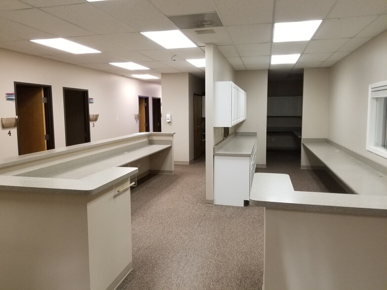 More Photos Of 239 Ash St, Tipton Medical For Lease