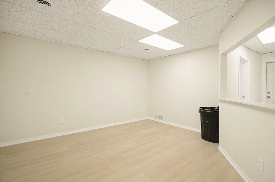 More Photos Of 28410 Harper Ave, Saint Clair Shores General Retail For Lease