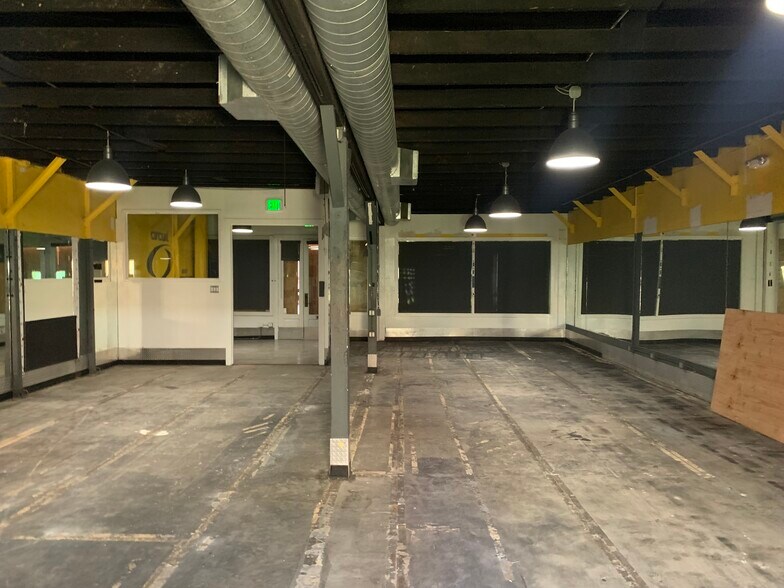 More Photos Of 2003-2011 Main St, Santa Monica Freestanding For Sale