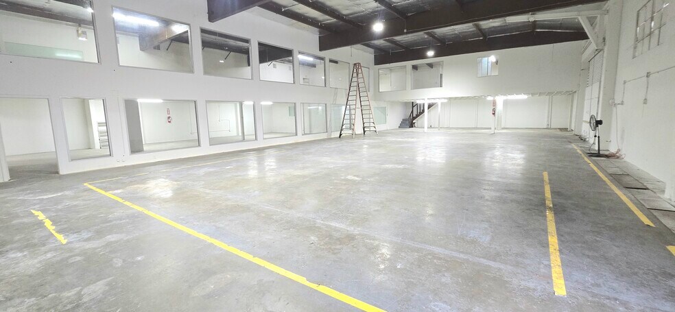 More Photos Of 3226-3230 Mines Ave, Los Angeles Warehouse For Lease