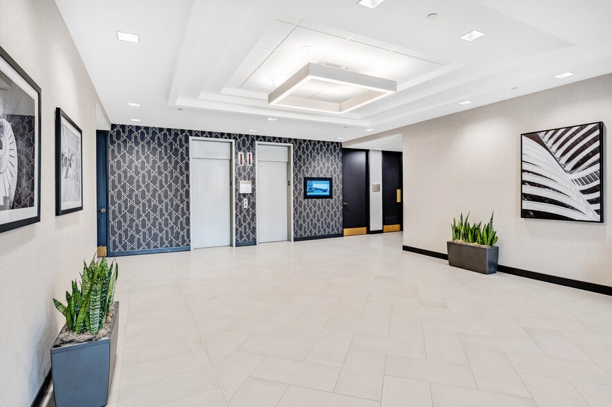 More Photos Of 915 Harger Rd, Oak Brook Office For Lease