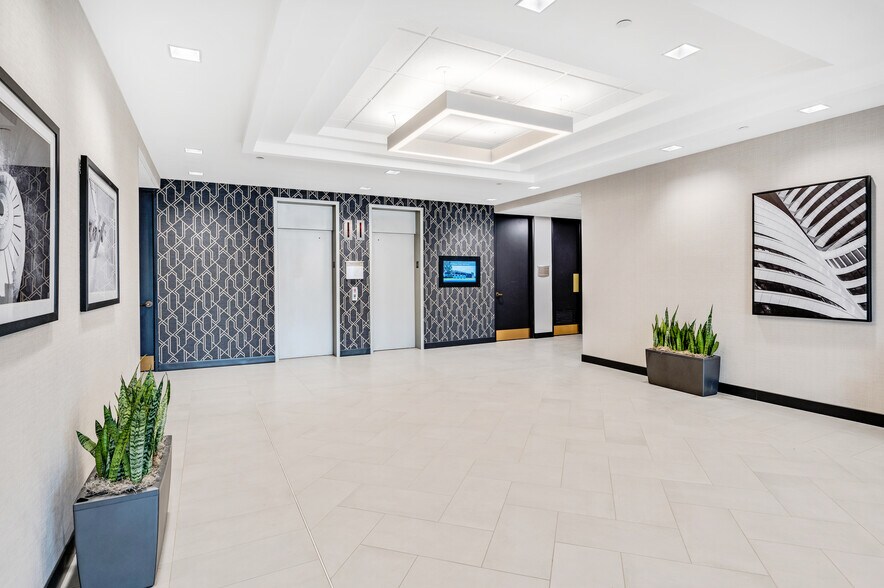 More Photos Of 915 Harger Rd, Oak Brook Office For Lease