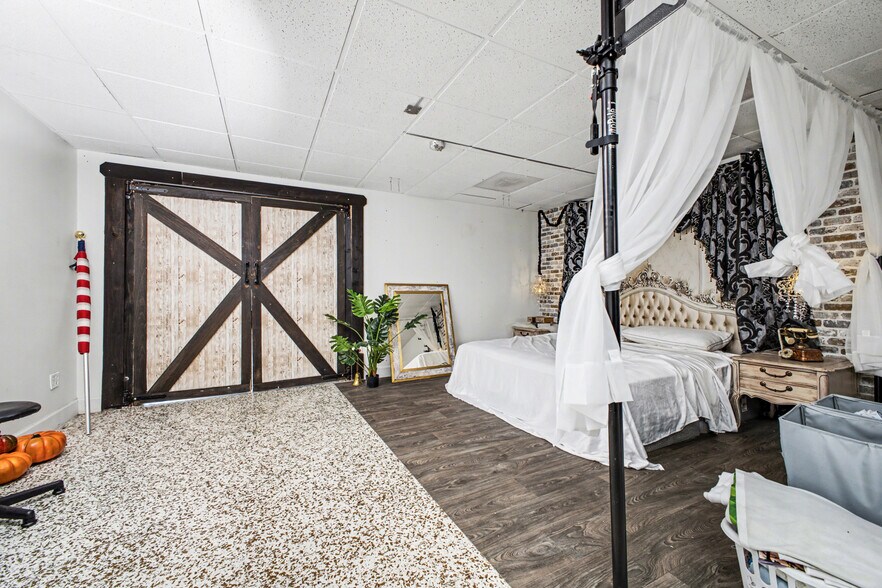 More Photos Of 1809 E Indian School Rd, Phoenix Storefront Retail Office For Lease