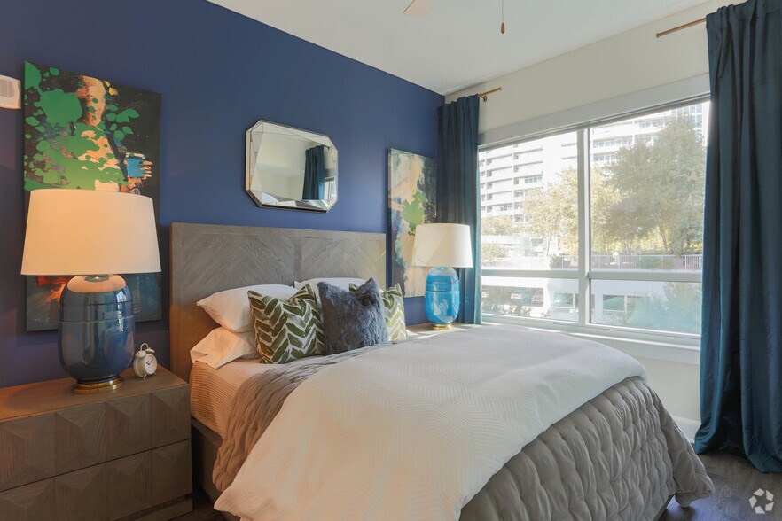 More Photos Of 880 W Peachtree St NW, Atlanta Apartments For Lease