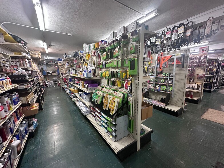 More Photos Of 8925 S Kasson St, Cedar General Retail For Sale