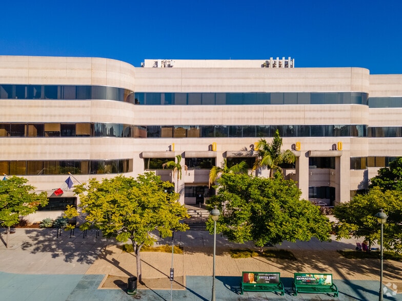 More Photos Of 10390 Santa Monica Blvd, Los Angeles Office For Lease