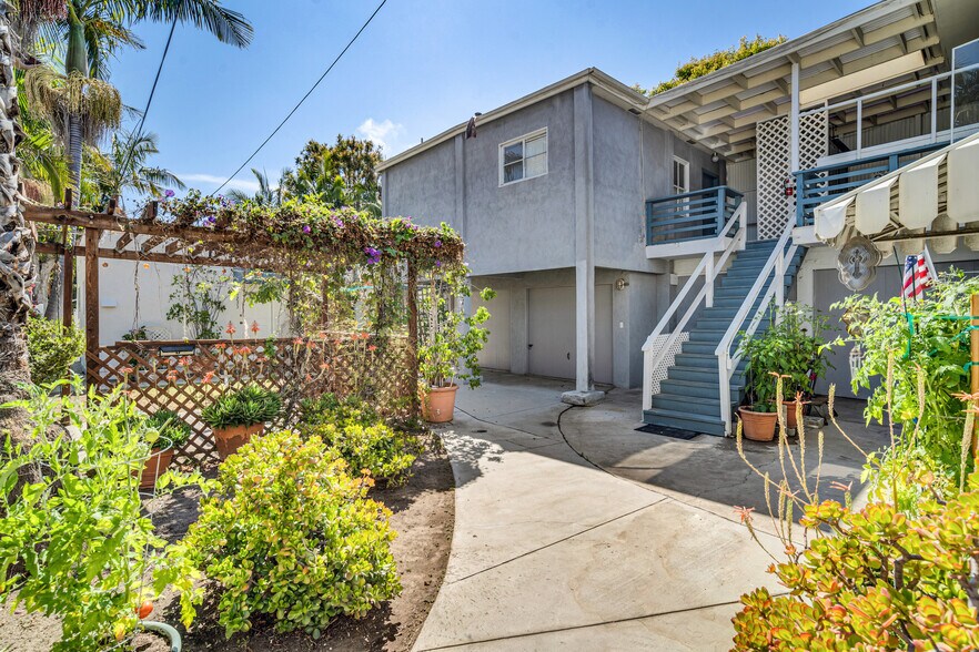 More Photos Of 1231-1233 17th St, Santa Monica Apartments For Sale