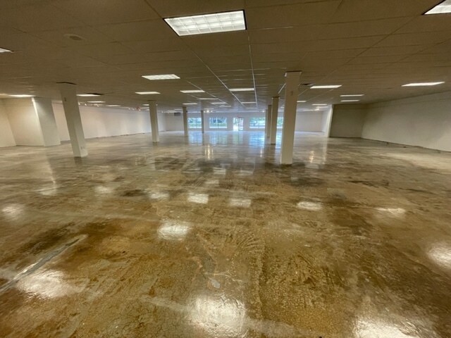 More Photos Of 2665 Davis Blvd, Naples Freestanding For Sale