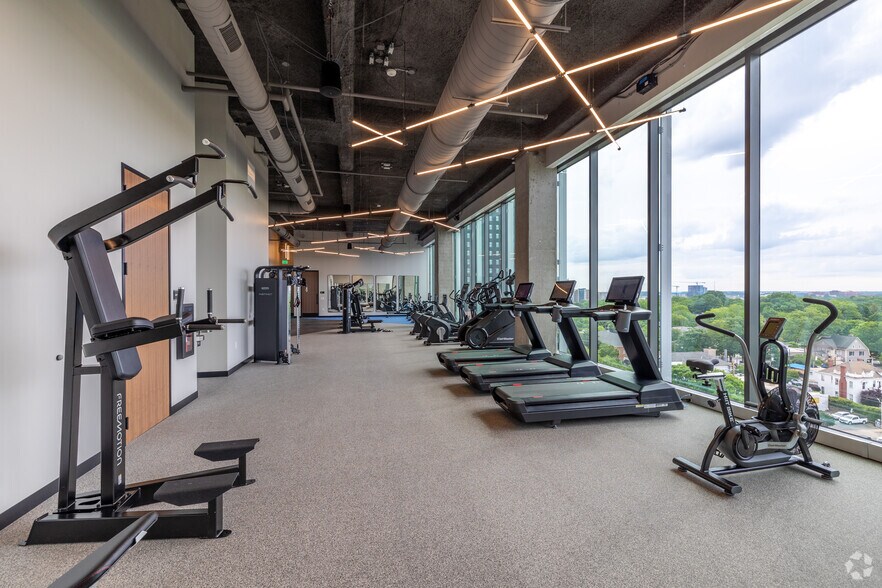 More Photos Of 110 East Blvd, Charlotte Office For Lease