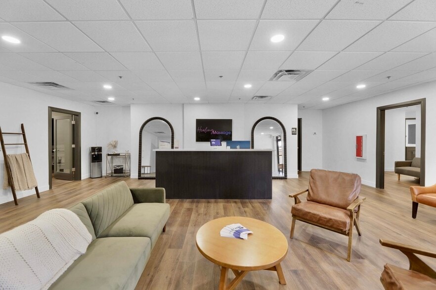 More Photos Of 5620 W Thunderbird Rd, Glendale Medical For Sale