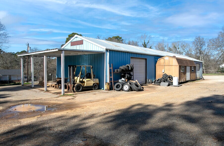 More Photos Of 1011 Redbud, Overton Warehouse For Sale