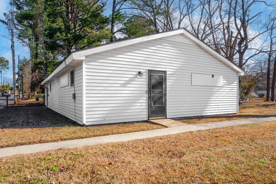 More Photos Of 323 Trevathan St, Rocky Mount Freestanding For Sale