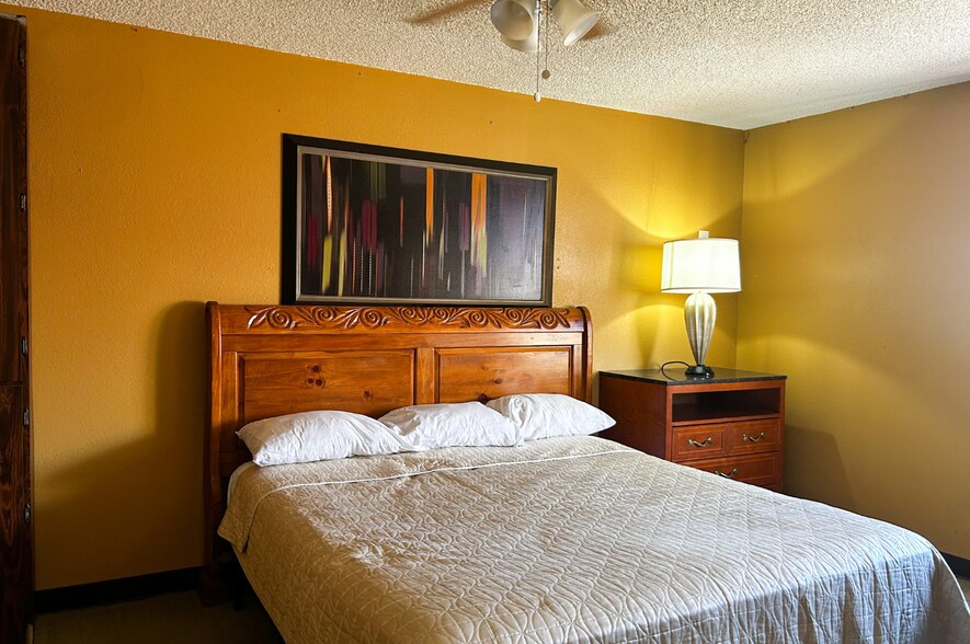 More Photos Of 336 Lee Ave, Bullhead City Hotel For Sale
