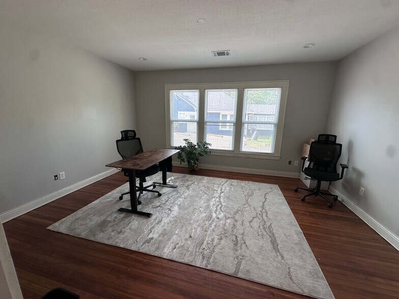 More Photos Of 517 Ferris Ave, Waxahachie Office For Lease