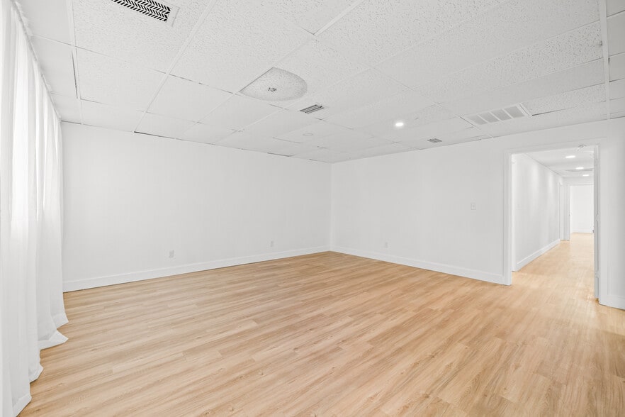 More Photos Of 5135 69th St, Lubbock Freestanding For Lease