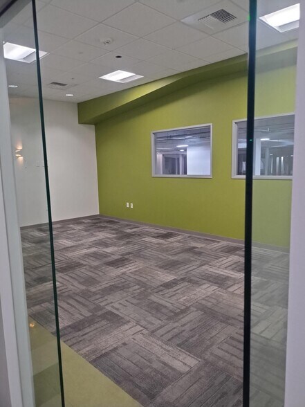 More Photos Of 2031 Optisolar Ln, Mcclellan Warehouse For Lease