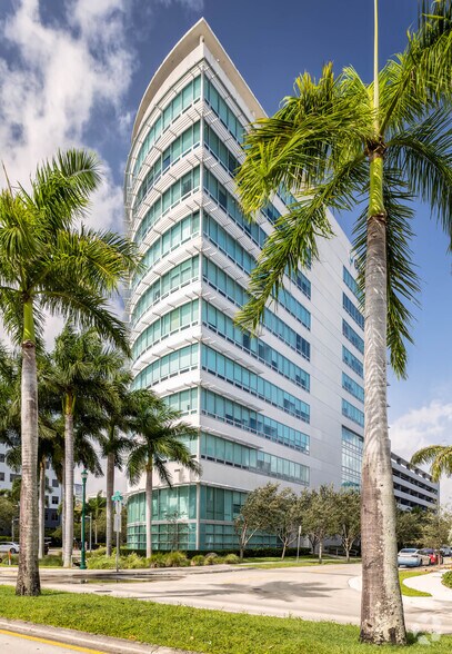 More Photos Of 20900 NE 30th Ave, Aventura Office Residential For Lease